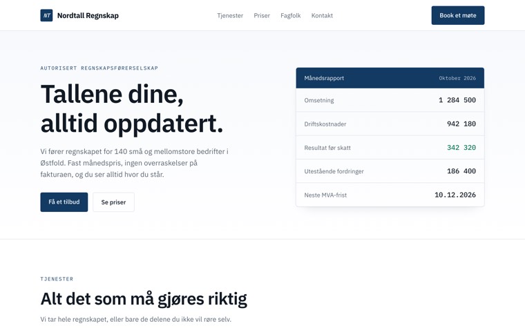 Forsiden til demoen Nordtall Regnskap: marineblått, tabulære tall og et månedsrapport-kort.